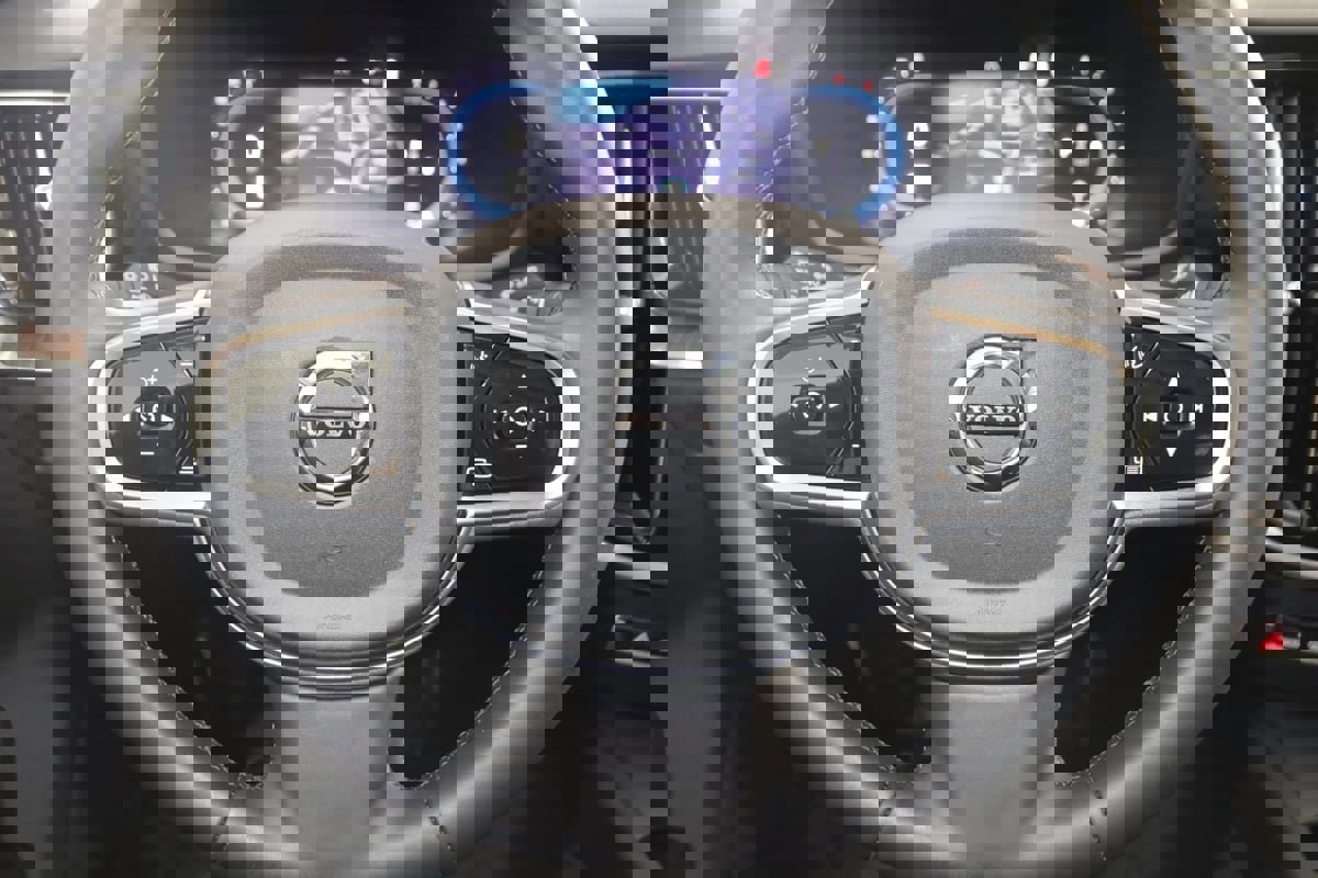 Used 2024 Volvo V60 B5 Cross Country Plus image 37