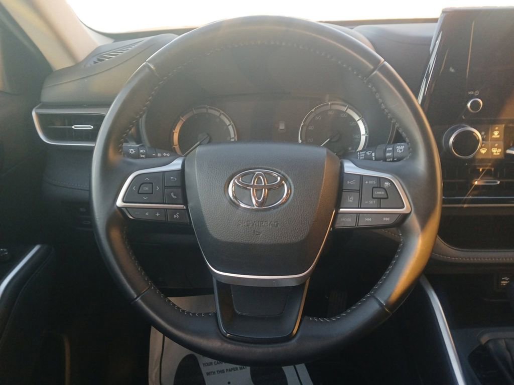 Used 2023 Toyota Highlander L image 14