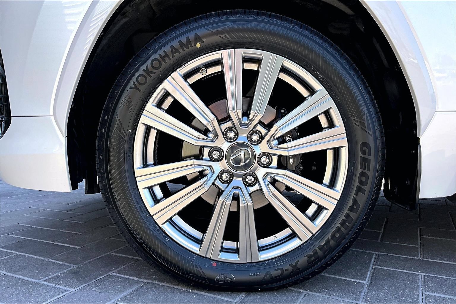 Used 2022 Lexus LX 600 4WD w/ Accessory Package (Z1) image 9