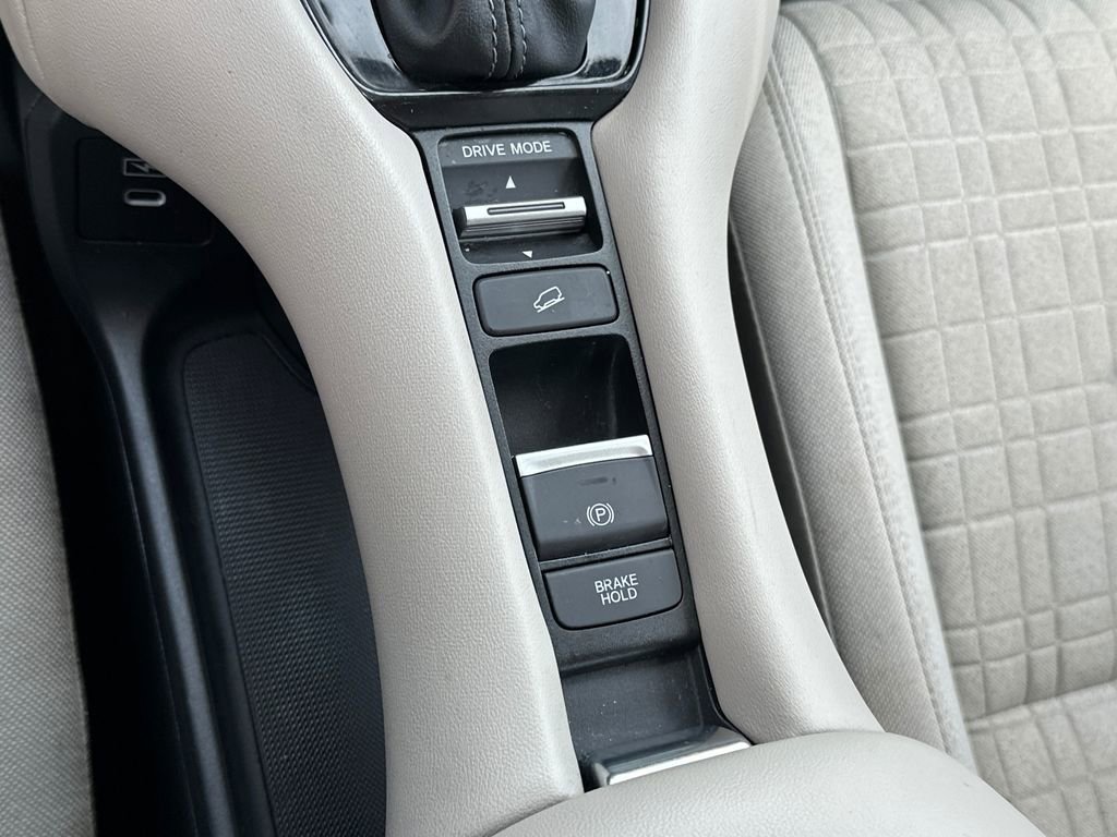 Used 2025 Honda HR-V LX image 28