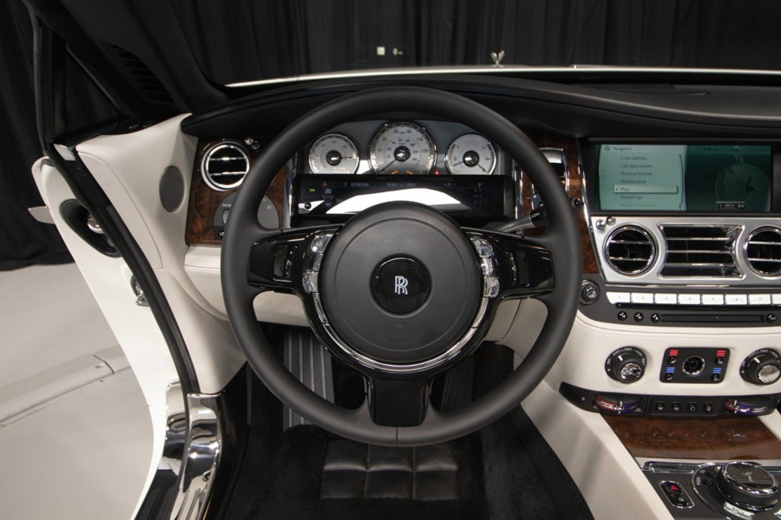 Used 2017 Rolls-Royce Dawn image 25