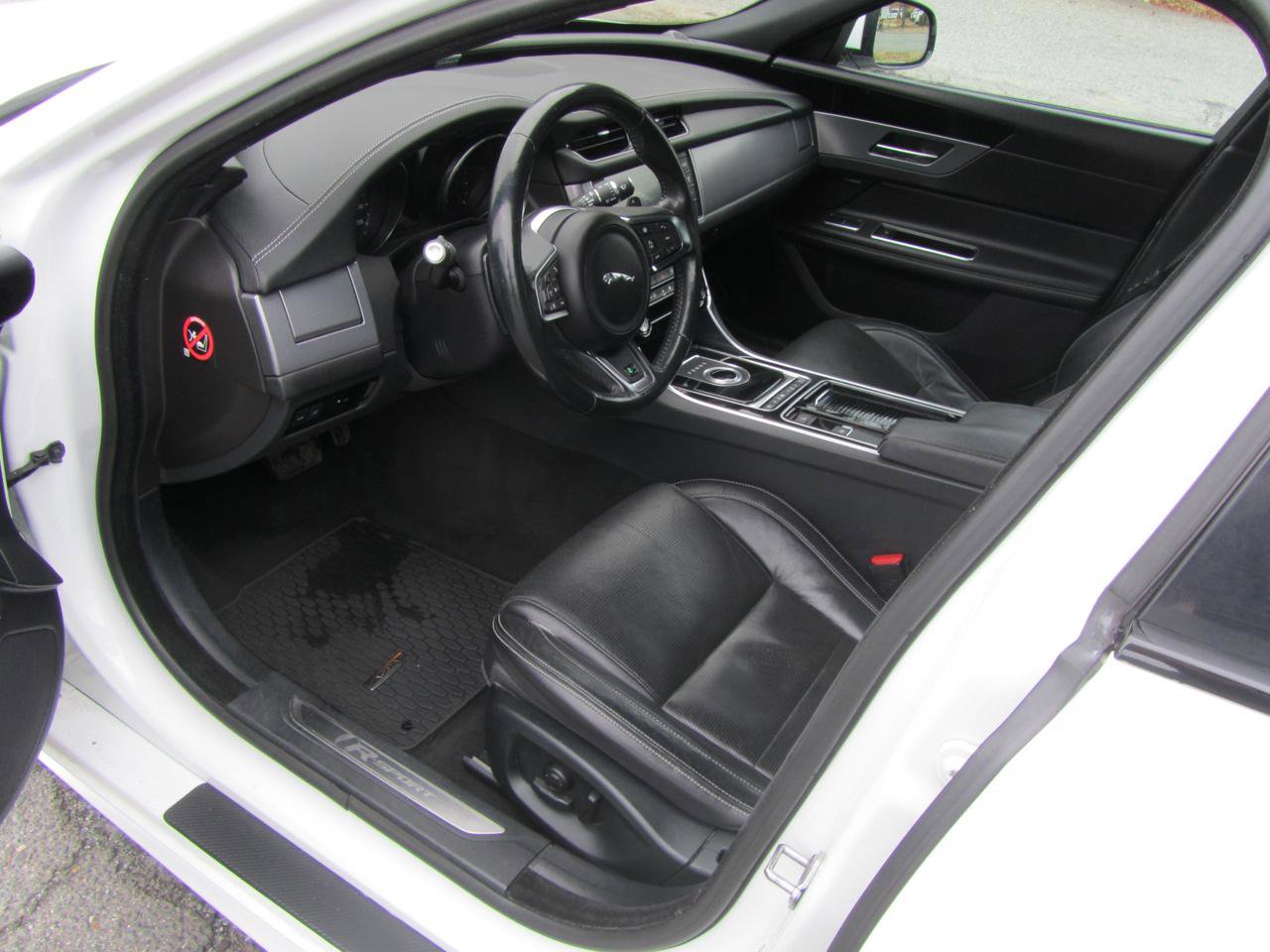 Used 2016 Jaguar XF R-Sport image 17