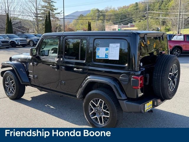 Used 2024 Jeep Wrangler Sahara image 7