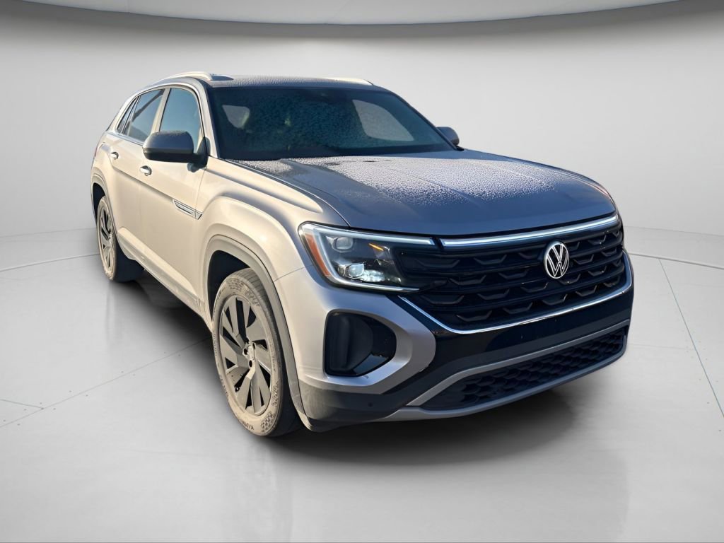 Used 2024 Volkswagen Atlas Cross Sport SE w/ Panoramic Sunroof Package image 2