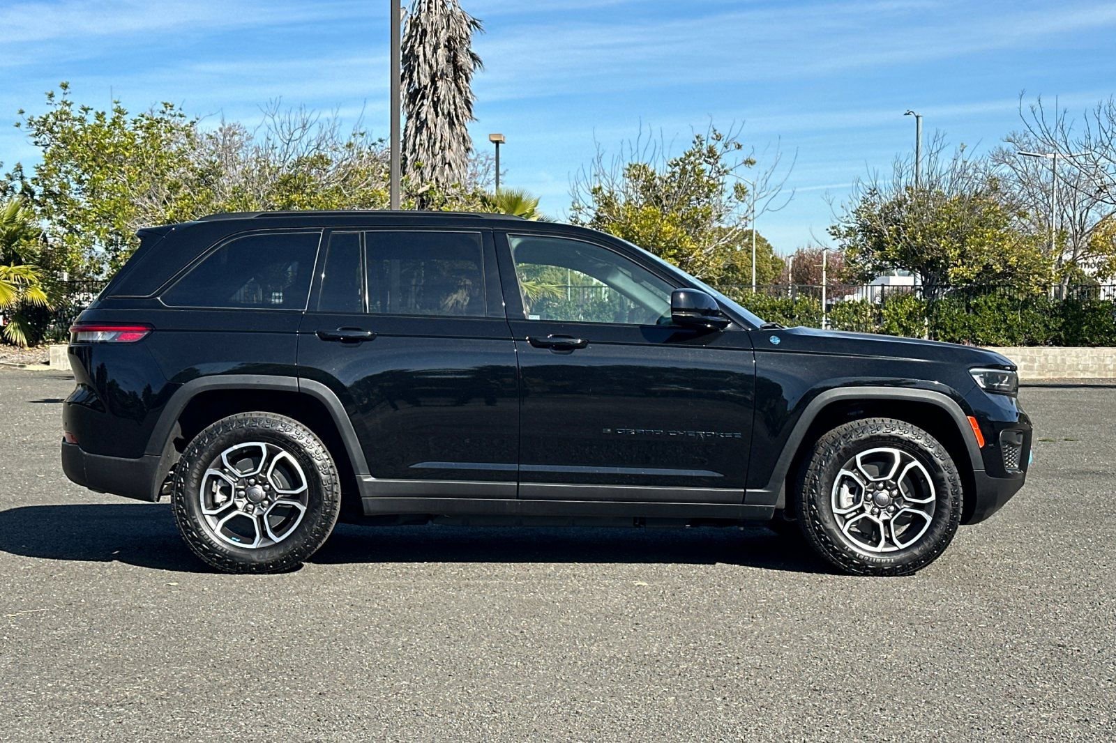 New 2023 Jeep Grand Cherokee Trailhawk image 2