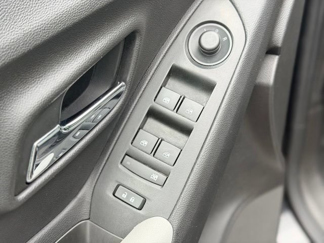 Used 2020 Chevrolet Trax LT w/ LT Convenience Package AWD/4WD image 20