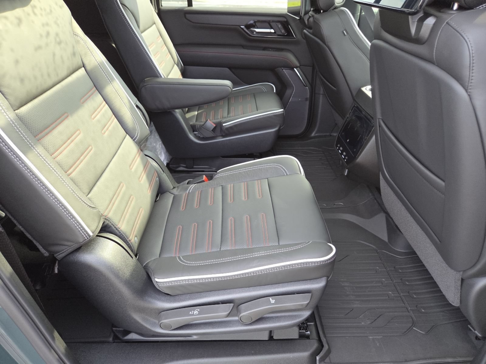 New 2026 GMC Yukon XL AT4 Ultimate w/ LPO, Floor Liner Package AWD/4WD image 30