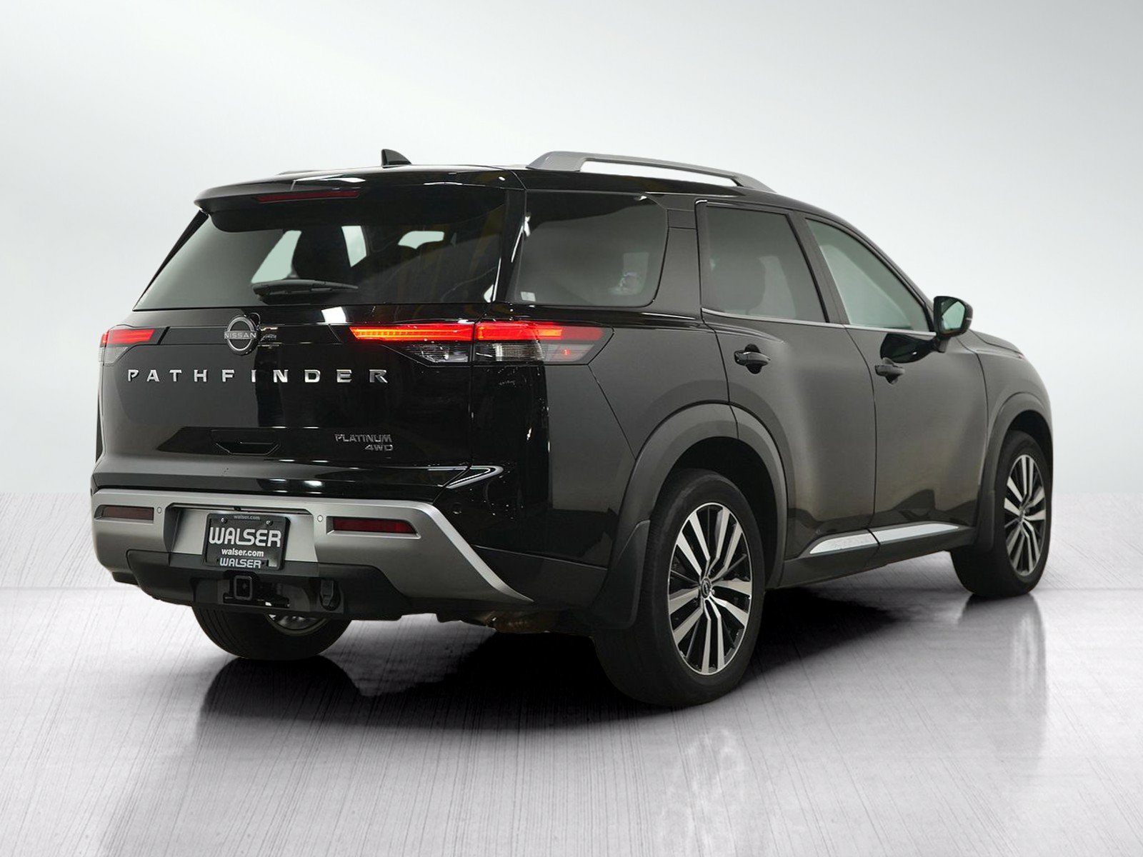 Used 2024 Nissan Pathfinder Platinum AWD/4WD image 5