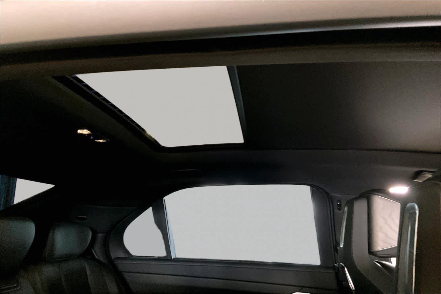 Certified 2025 BMW 740i RWD image 12