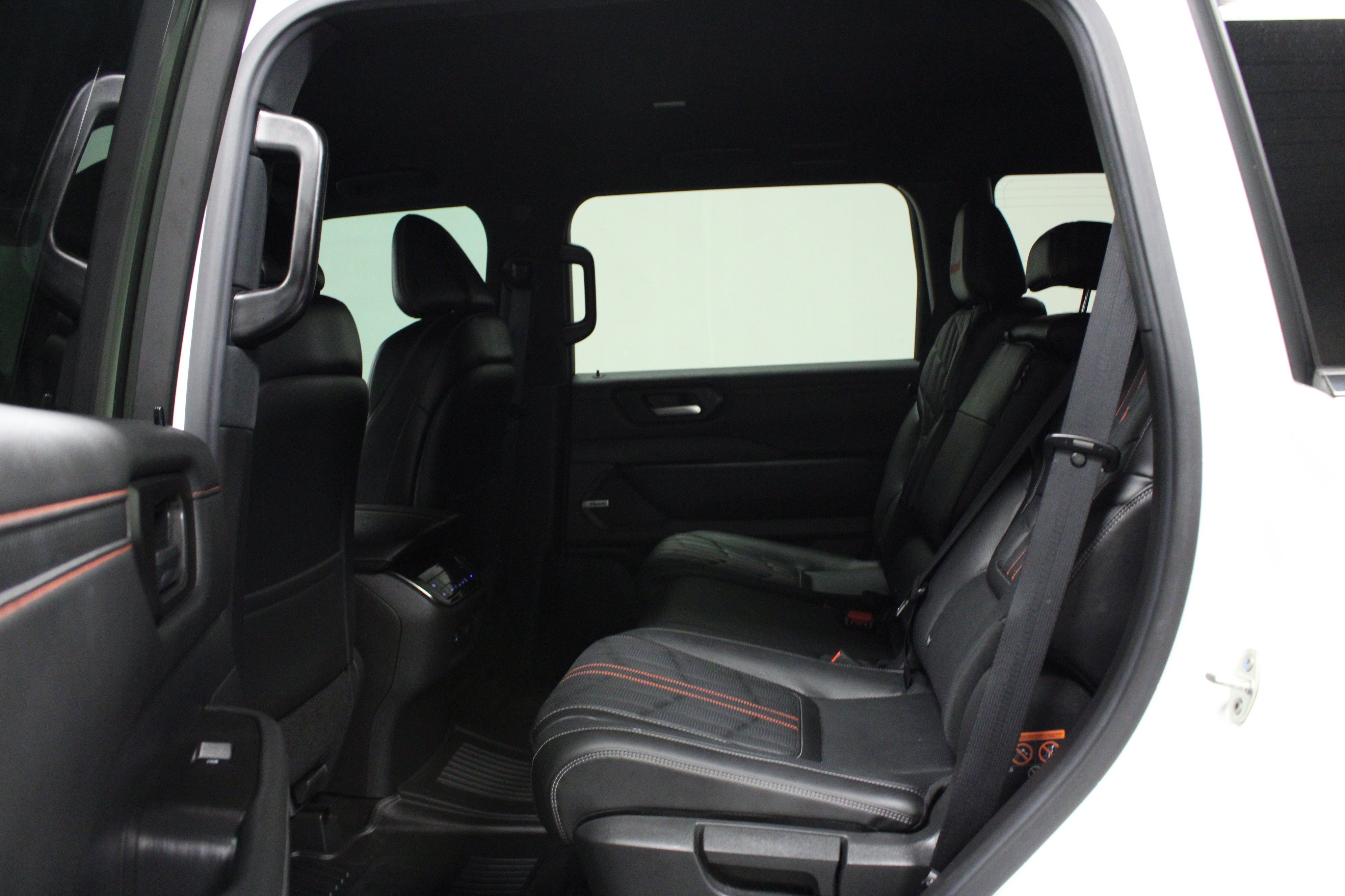 Used 2025 Nissan Armada PRO-4X AWD/4WD image 13