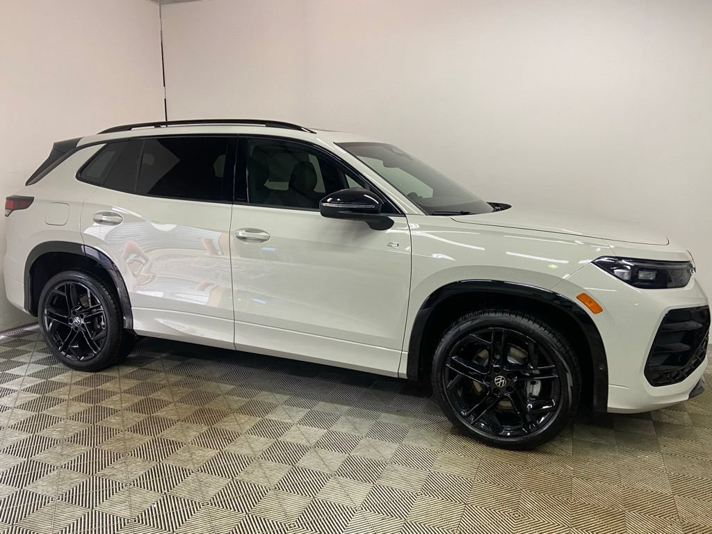 New 2026 Volkswagen Tiguan SE R-Line AWD/4WD image 3
