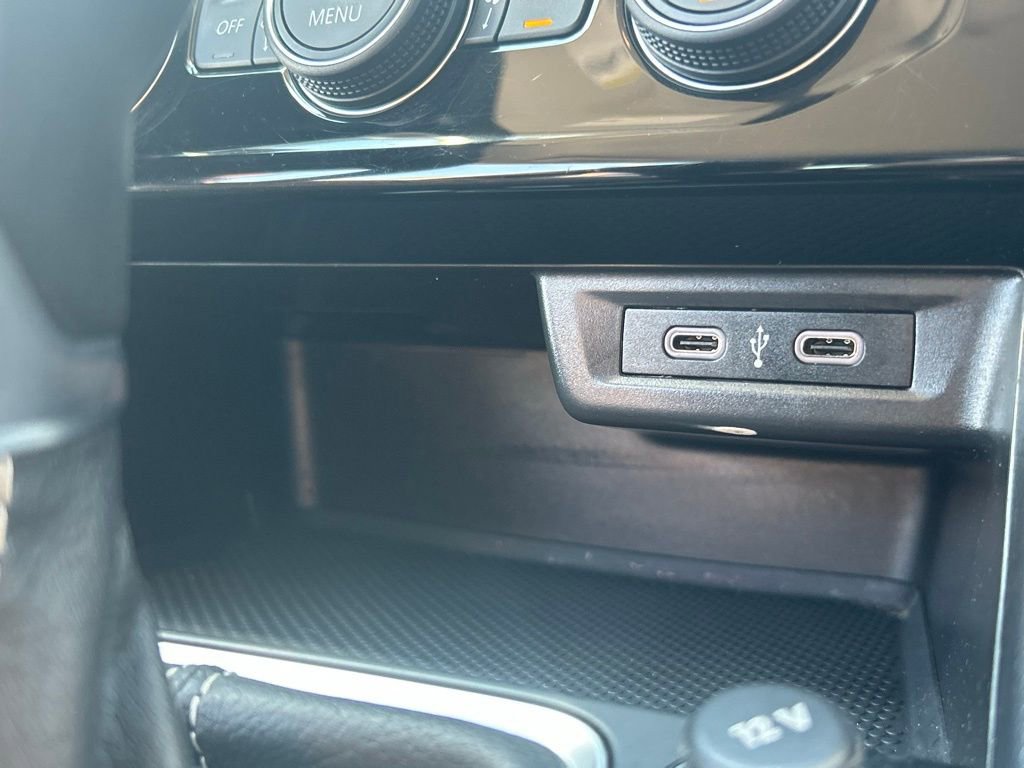 Used 2023 Volkswagen Jetta SE image 38