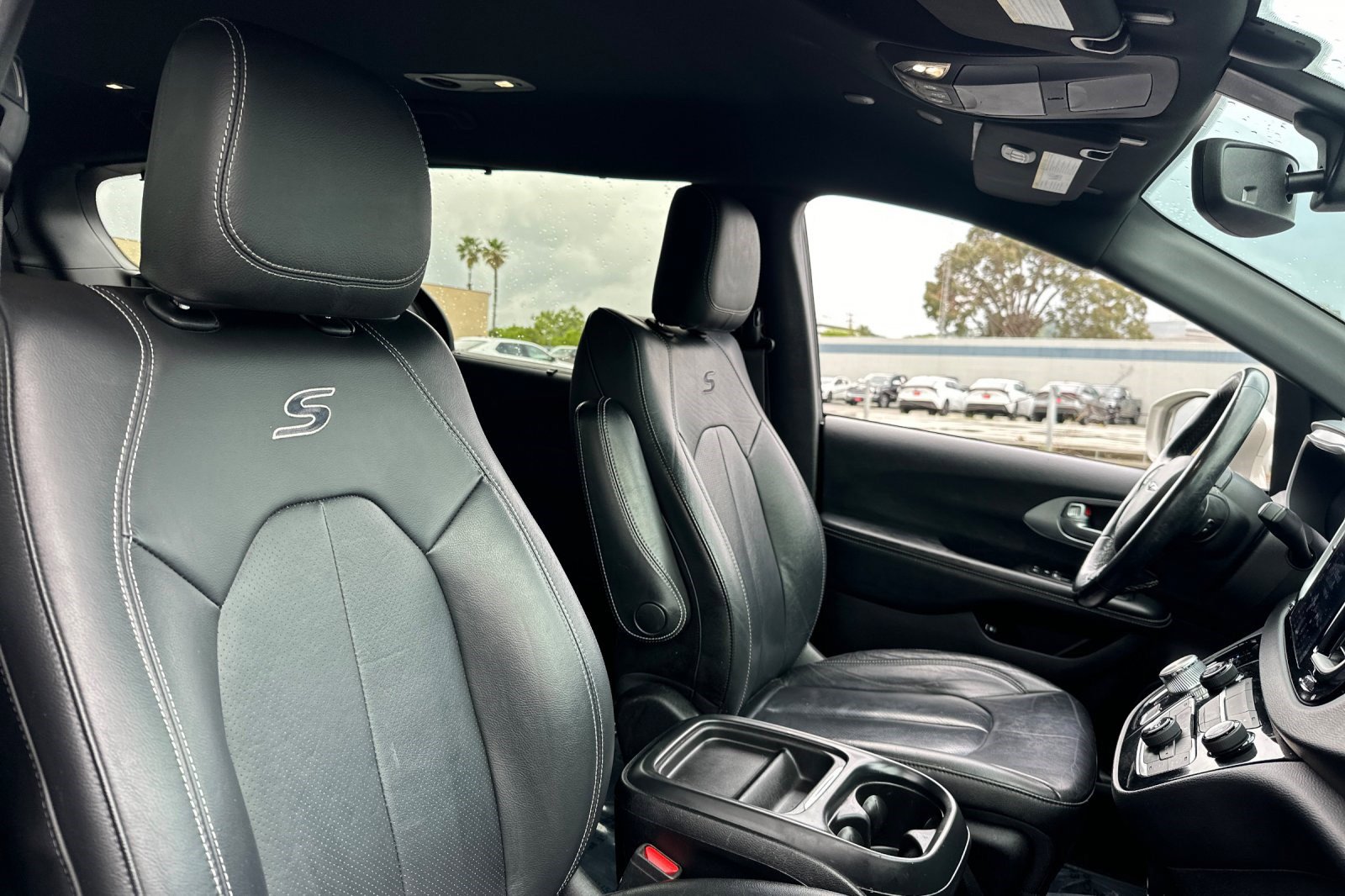 Used 2020 Chrysler Pacifica Touring-L w/ S Appearance Package image 31