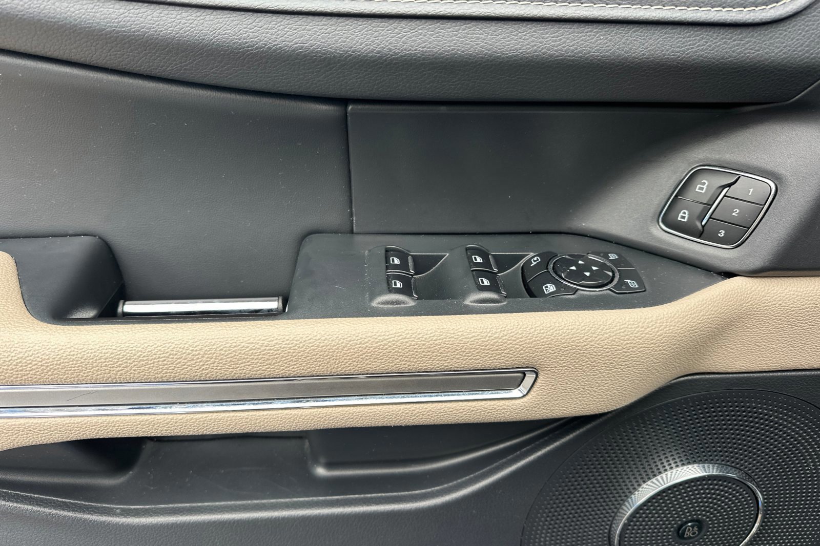 Used 2024 Ford Expedition Max Limited image 11