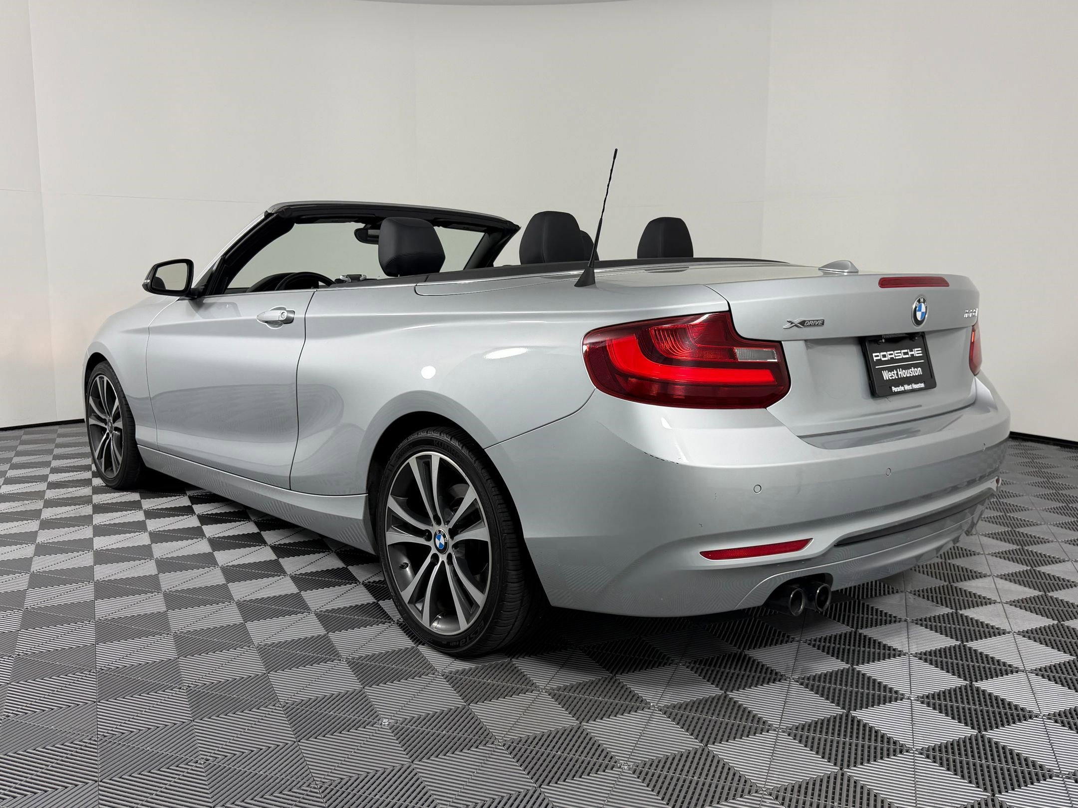 Used 2015 BMW 228i xDrive Convertible image 3