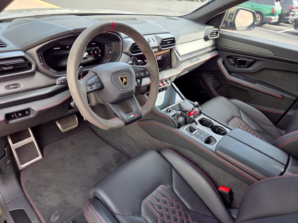 Used 2025 Lamborghini Urus SE AWD/4WD image 5