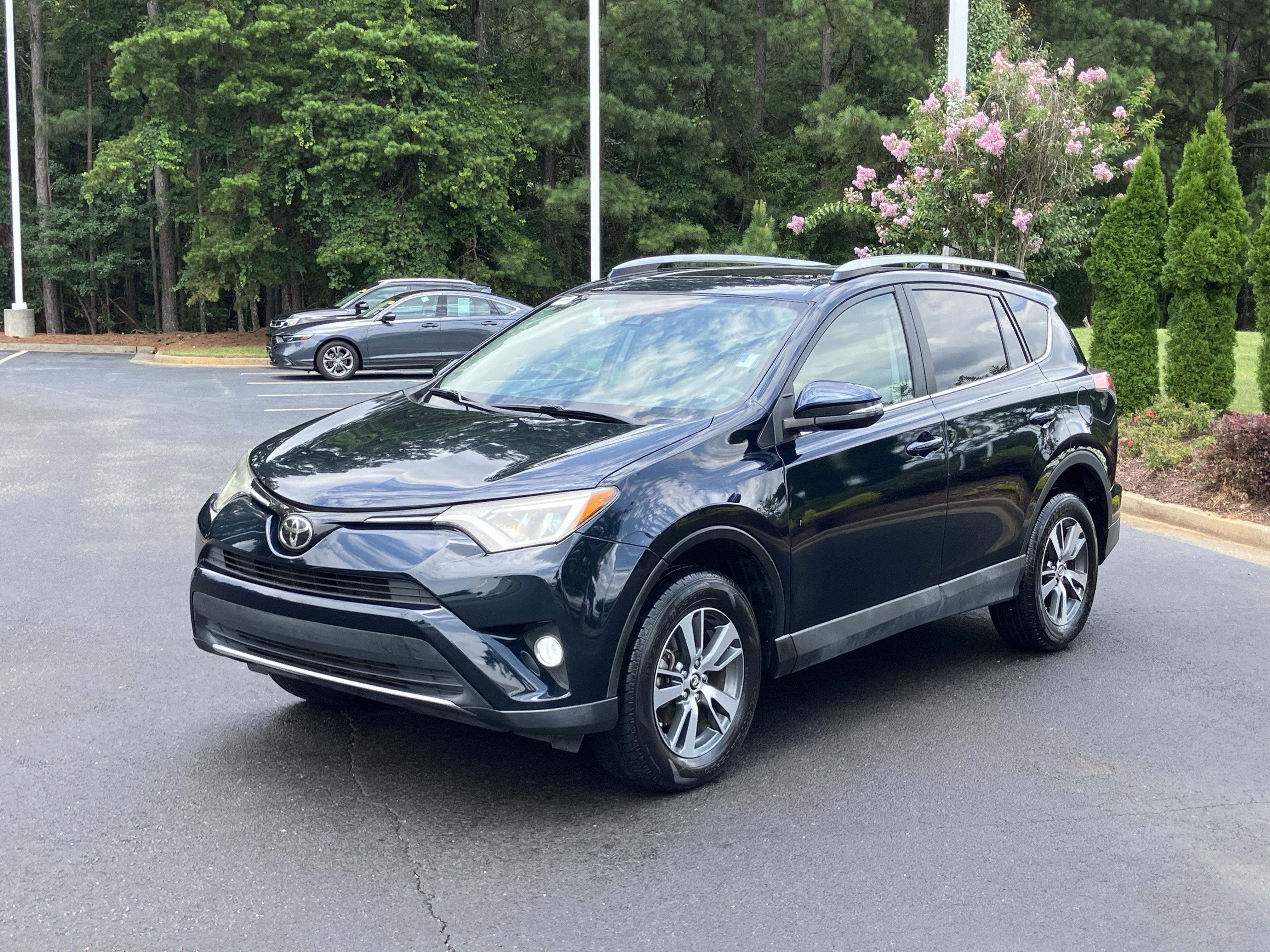 Used 2017 Toyota RAV4 XLE FWD image 6