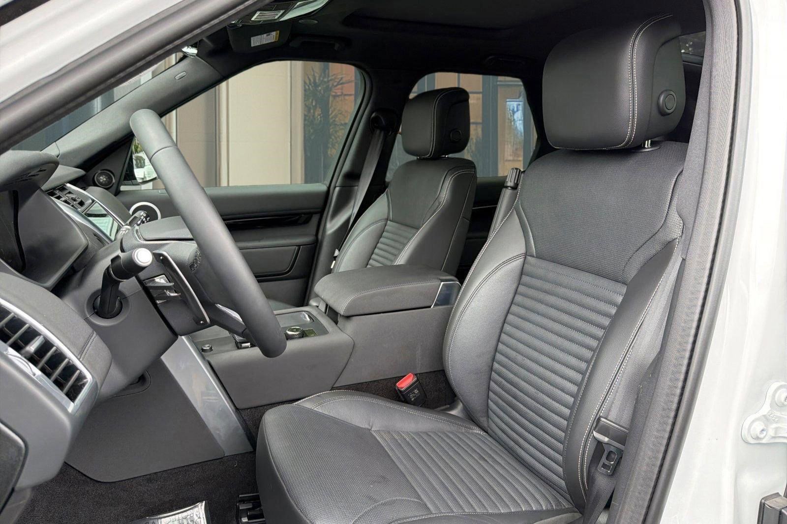 Used 2025 Land Rover Discovery S AWD/4WD image 5