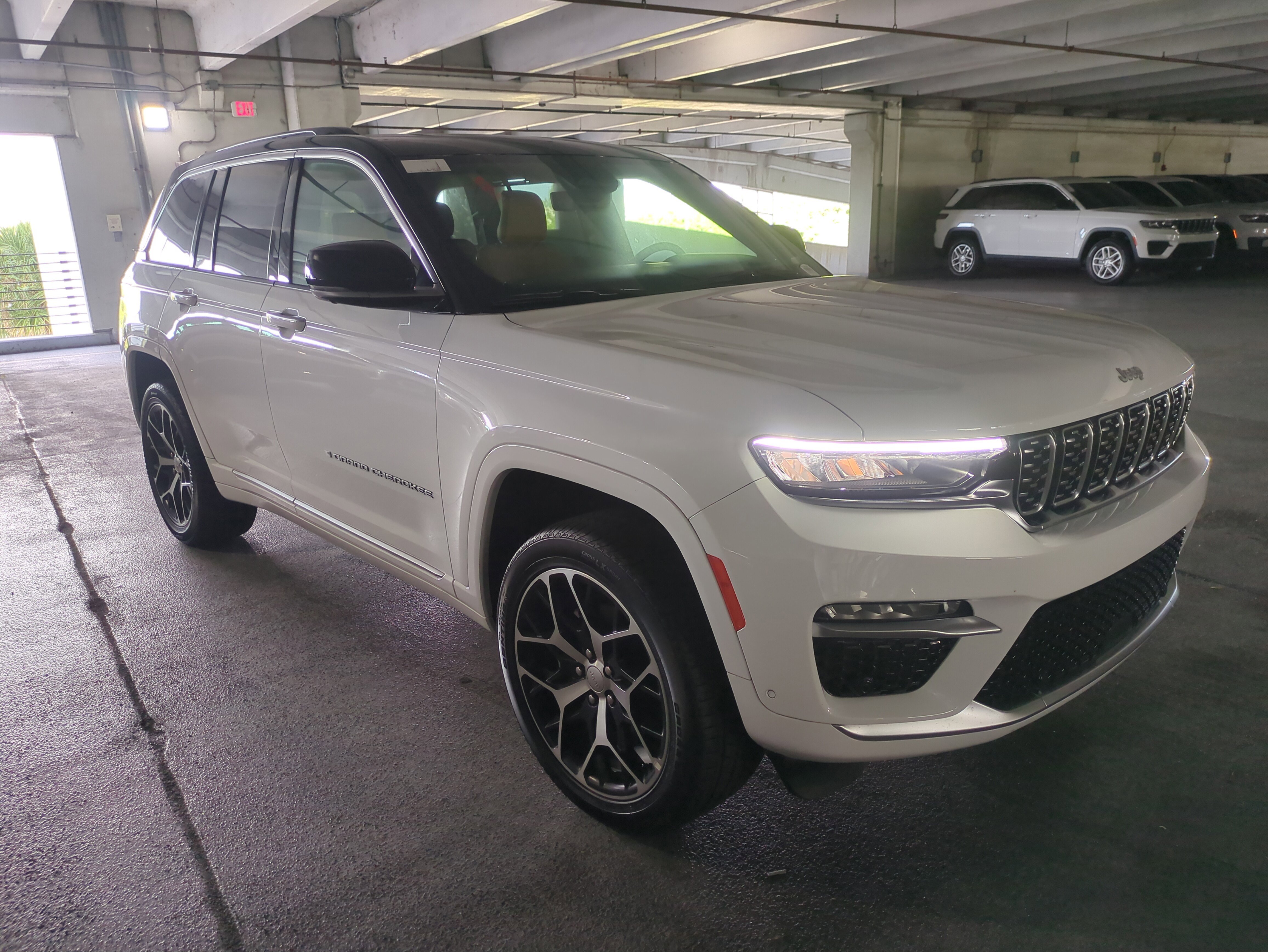 New 2025 Jeep Grand Cherokee Summit image 2