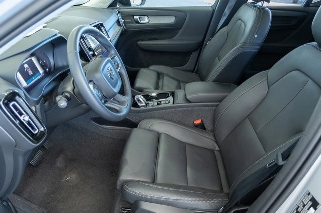 New 2025 Volvo XC40 B5 Plus image 5