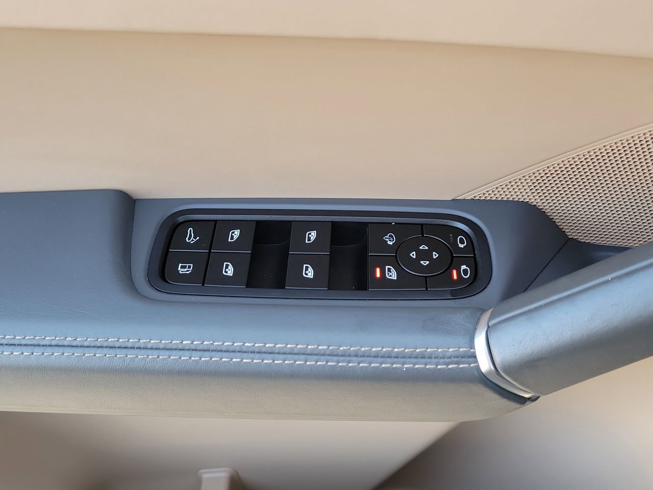 Used 2023 Porsche Cayenne Platinum Edition image 23