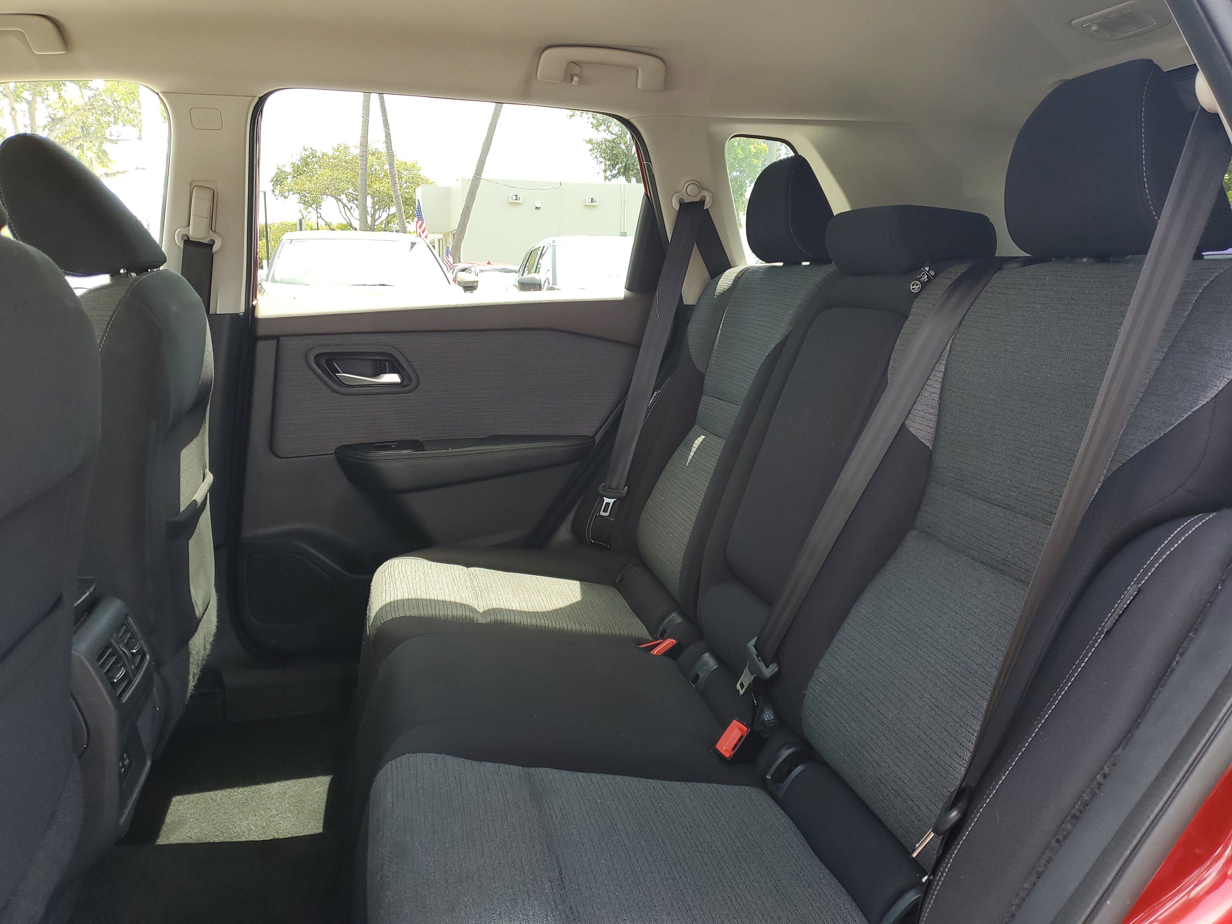 Used 2021 Nissan Rogue SV image 11