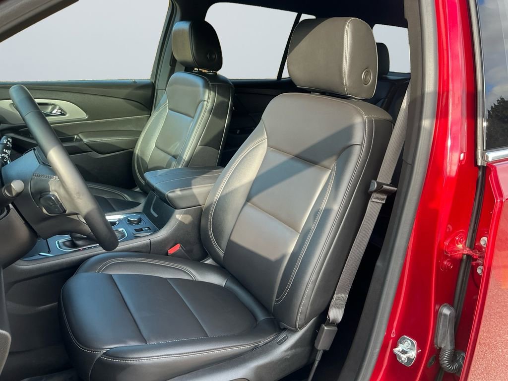 Used 2023 Chevrolet Traverse LT w/ LT Premium Package image 10