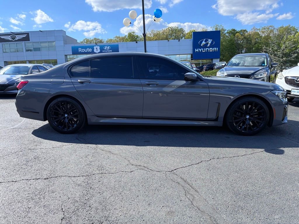 Used 2022 BMW 750i xDrive w/ Luxury Rear Seating Package AWD/4WD image 8