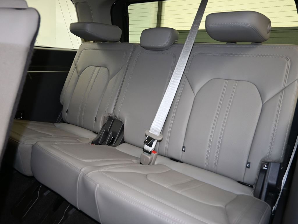 Used 2021 Ford Expedition Limited image 26