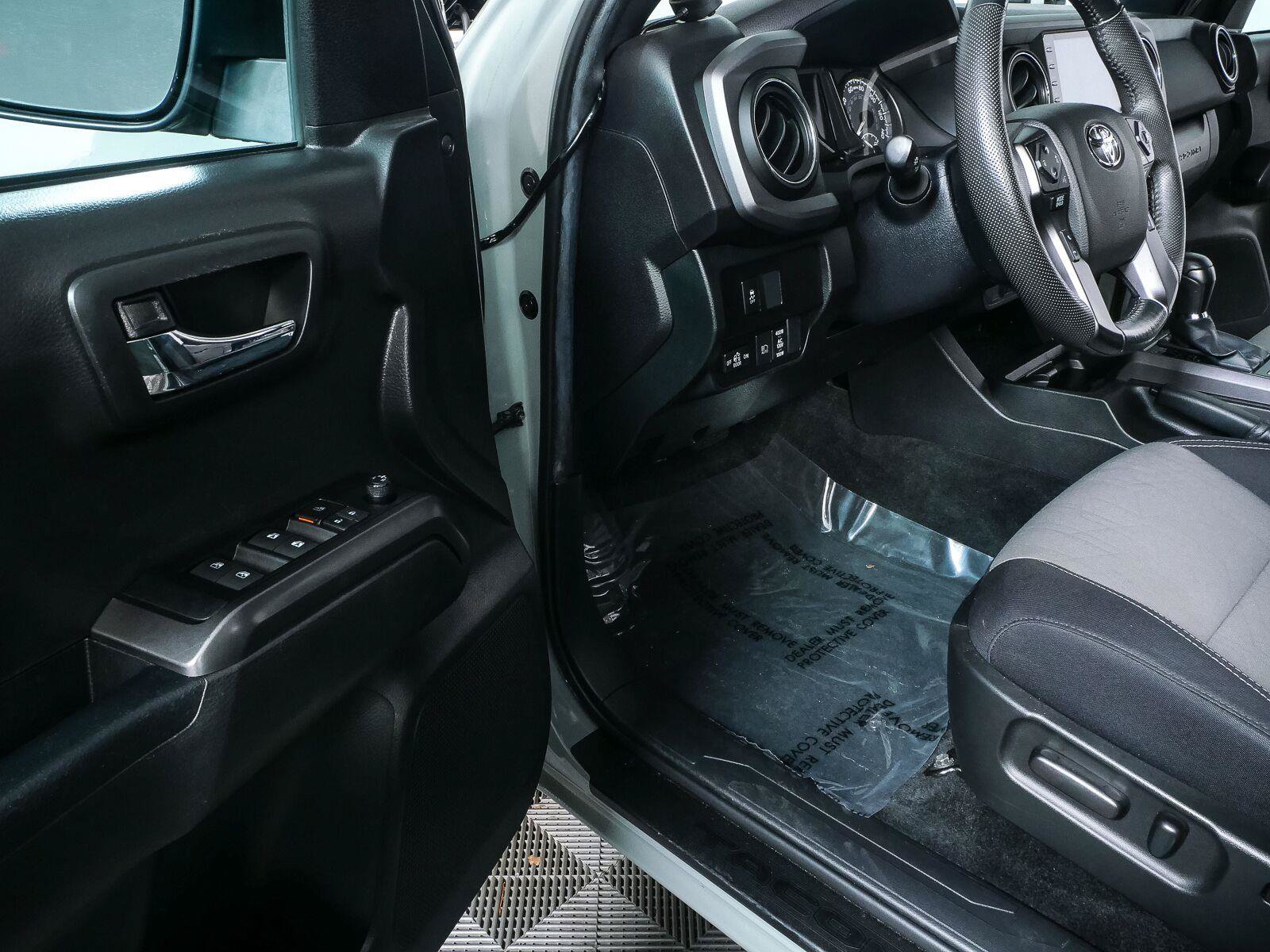 Used 2022 Toyota Tacoma TRD Off-Road AWD/4WD image 7