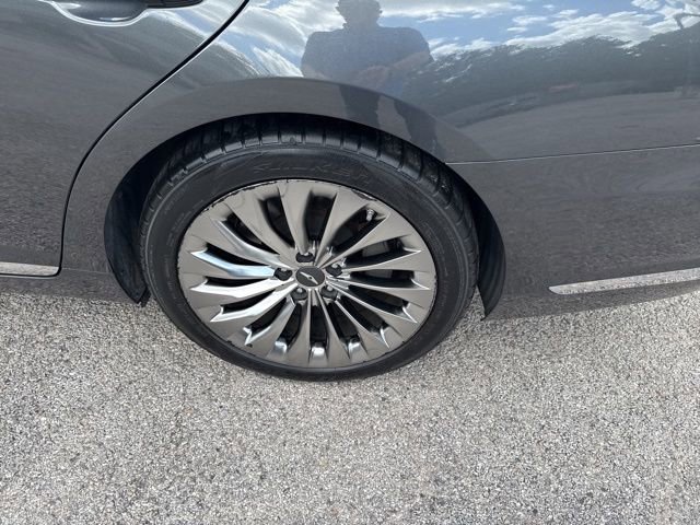 Used 2018 Genesis G90 3.3T Premium RWD image 23