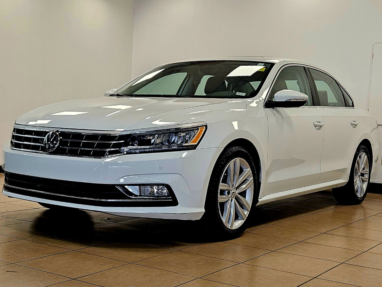 Used 2018 Volkswagen Passat 2.0T SE image 3
