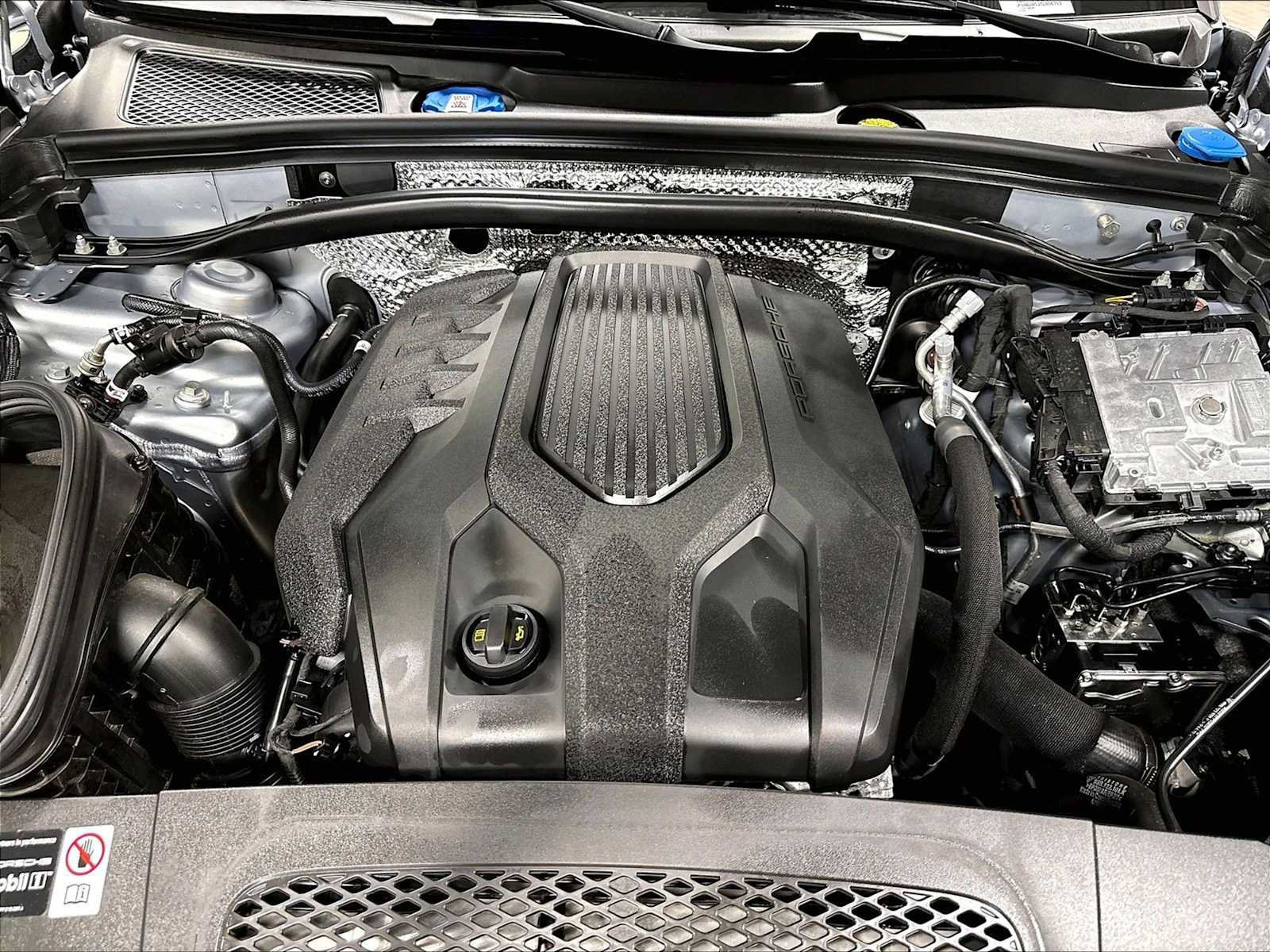 Used 2026 Porsche Macan AWD/4WD image 36