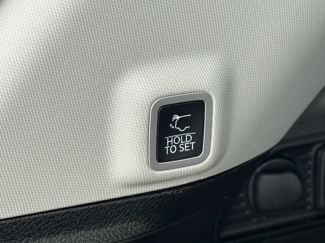 Used 2023 Jeep Grand Cherokee Limited AWD/4WD image 30