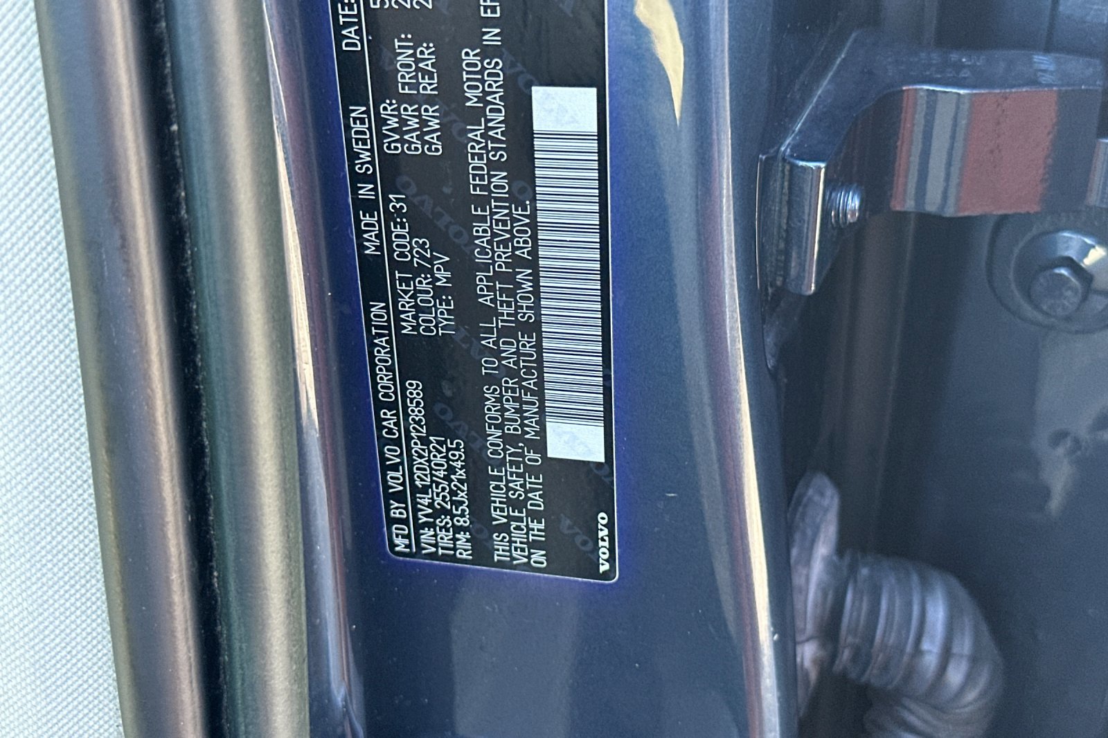 Certified 2023 Volvo XC60 B5 Ultimate w/ Protection Package Premier image 36