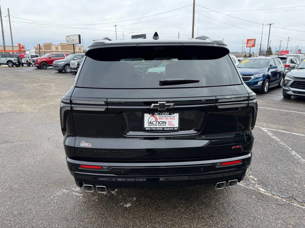 Used 2026 Chevrolet Traverse RS image 4