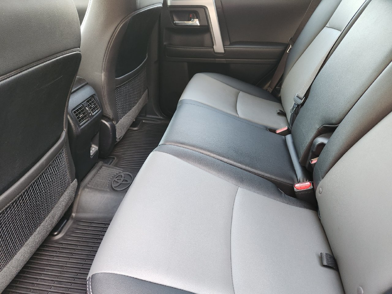 Used 2024 Toyota 4Runner SR5 Premium w/ Moonroof Package AWD/4WD image 29