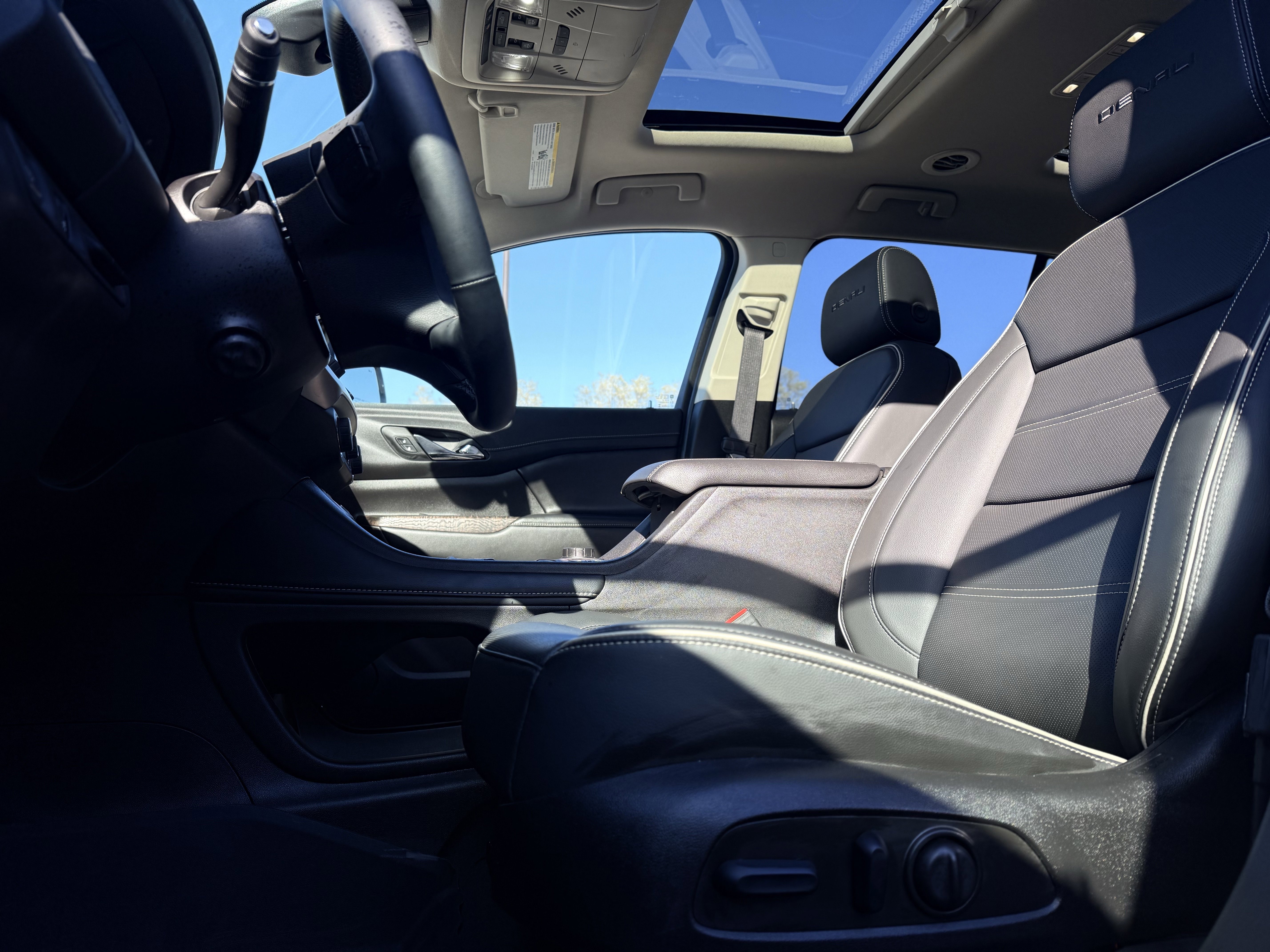 Certified 2023 GMC Acadia Denali w/ Denali Ultimate Package image 10