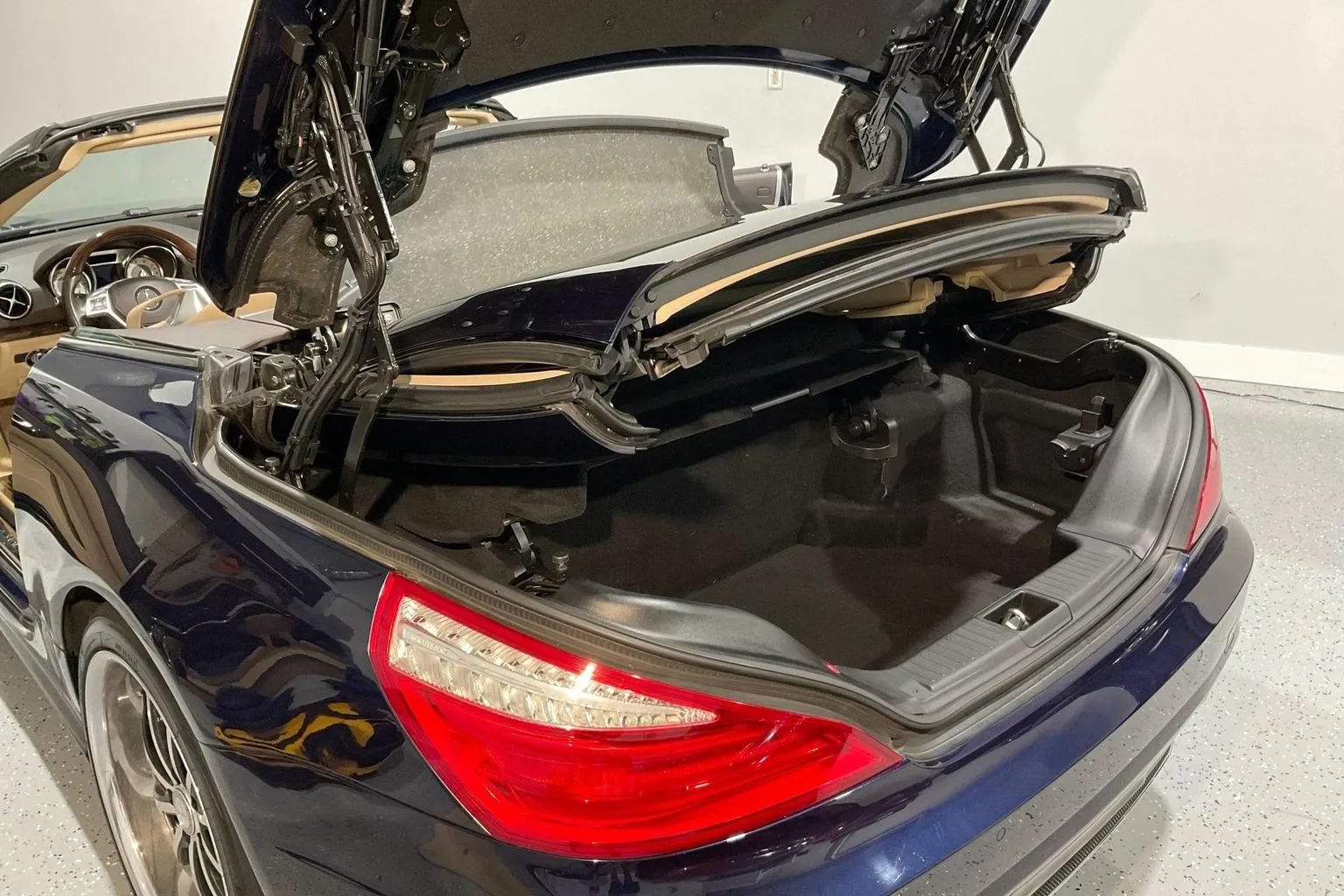 Used 2013 Mercedes-Benz SL 550 w/ Premium Pkg image 48