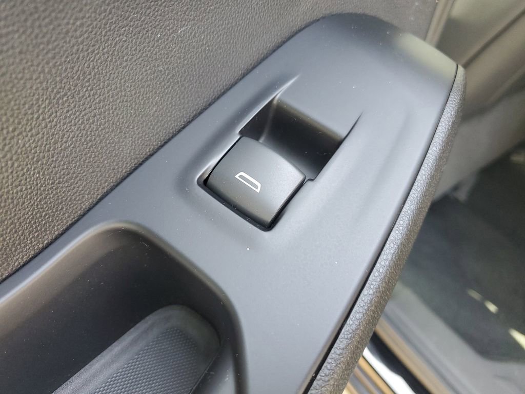 Used 2023 Chevrolet Traverse RS image 18