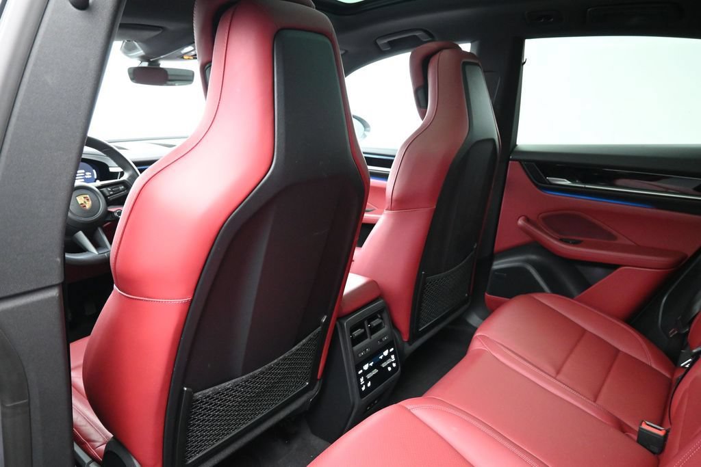 Certified 2025 Porsche Macan Electric RWD image 8