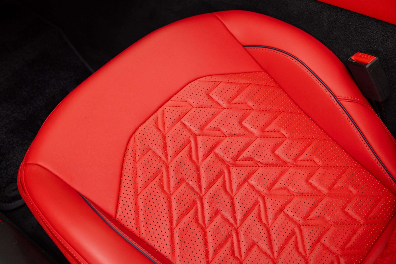 New 2026 Aston Martin Vanquish Convertible RWD image 69