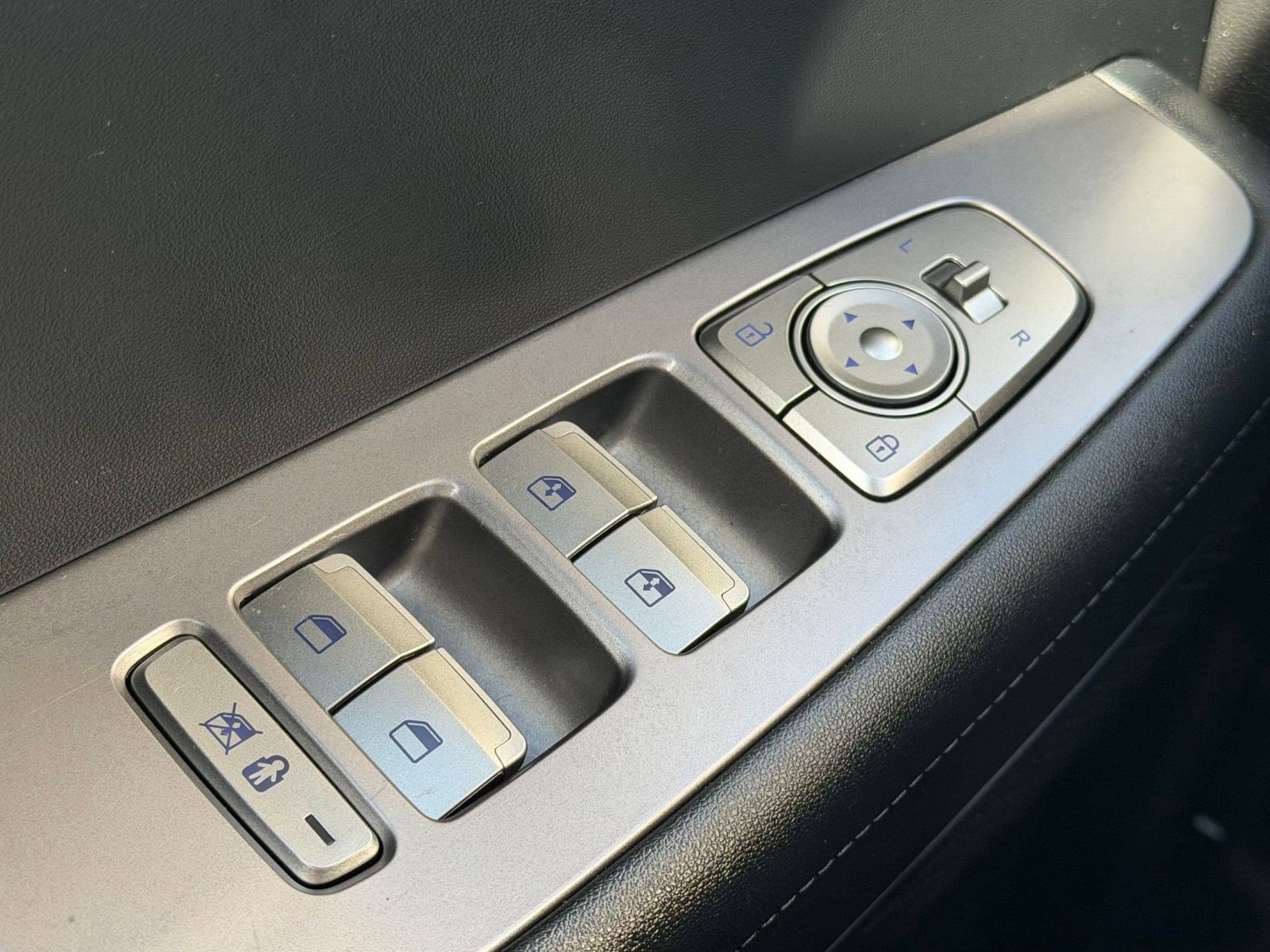 Used 2025 Hyundai Palisade SEL FWD image 14