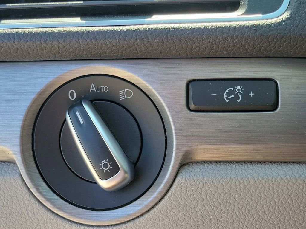 Used 2014 Volkswagen Passat TDI SE FWD image 19