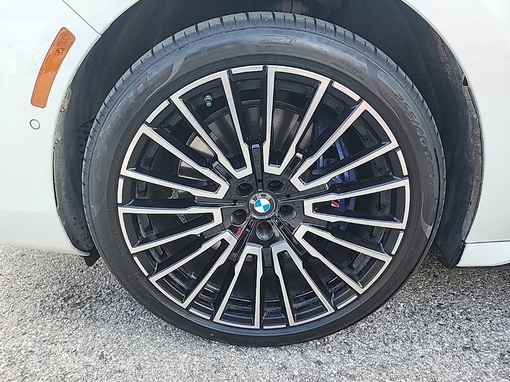 Certified 2025 BMW 760i xDrive w/ Luxury Rear Seating Package AWD/4WD image 8