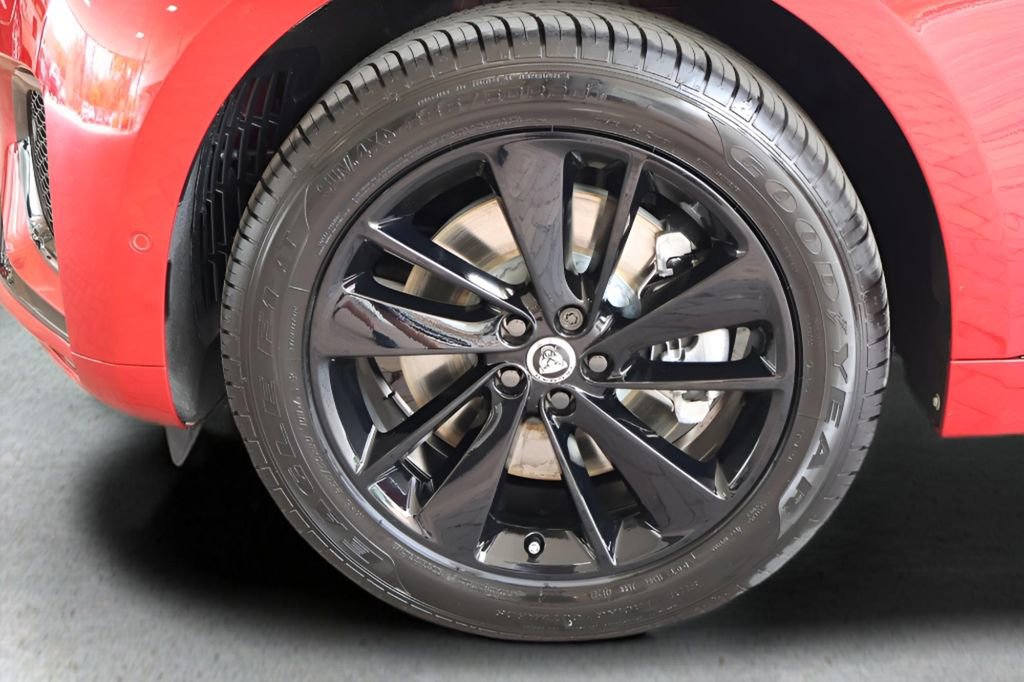 Used 2026 Jaguar F-PACE R-Dynamic S image 9