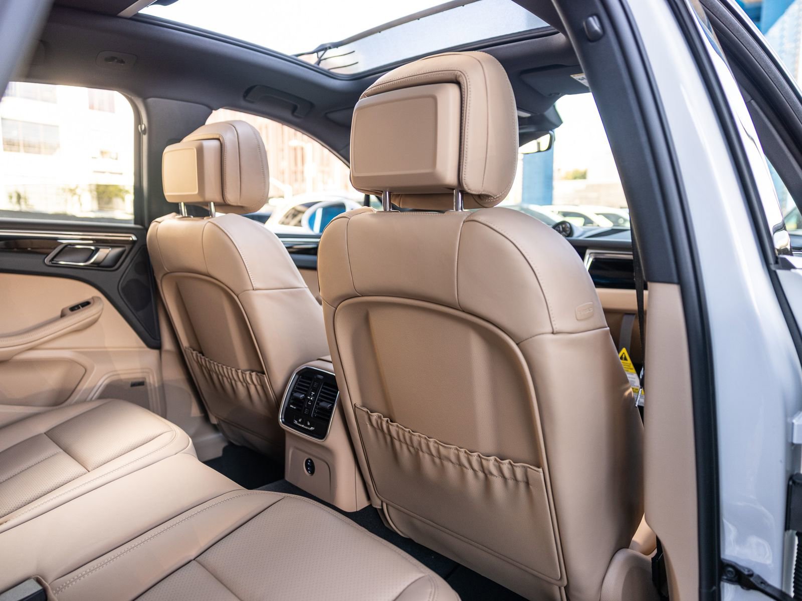 Certified 2025 Porsche Macan image 48