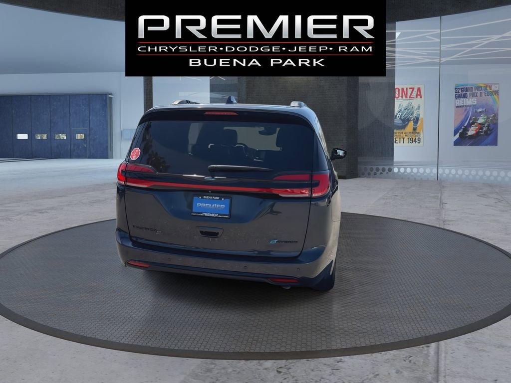 Used 2021 Chrysler Pacifica Limited w/ Uconnect Theater Family Group FWD image 7