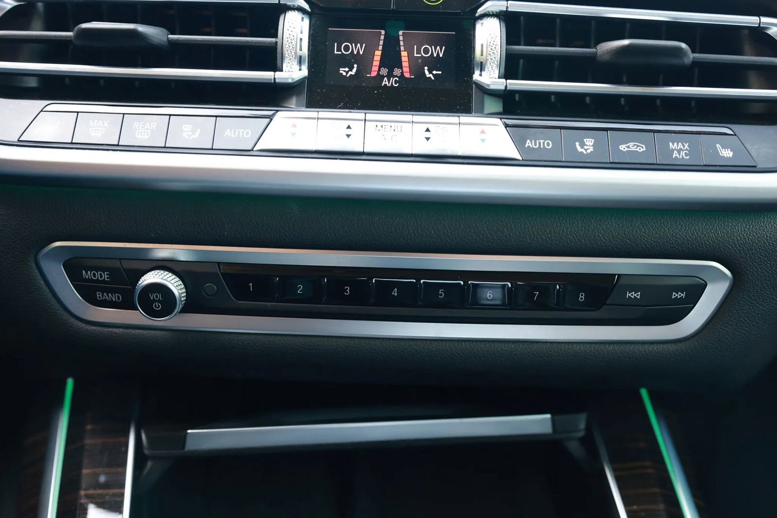 Used 2020 BMW X7 xDrive40i w/ Cold Weather Package image 42