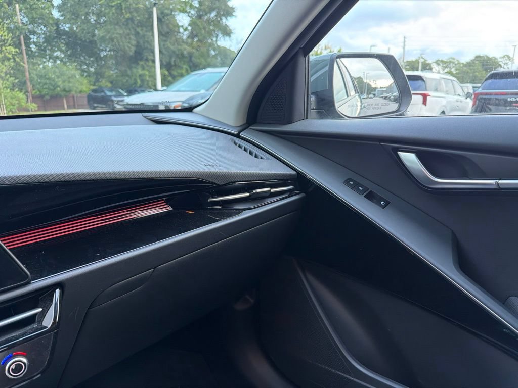 Certified 2025 Kia Niro EX FWD image 17